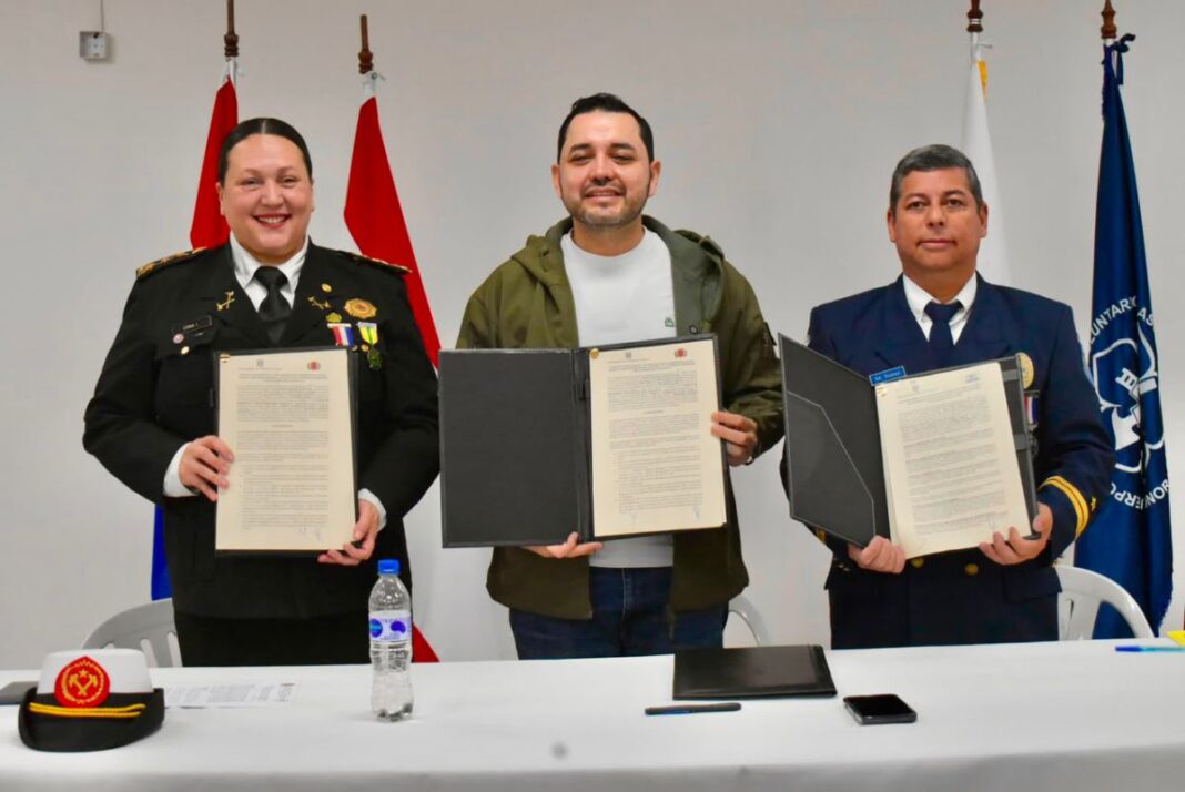 Intendente Luis Bello anuncia desembolsos a favor de los bomberos voluntarios Intendente Luis Bello anuncia desembolsos a favor de los bomberos voluntarios