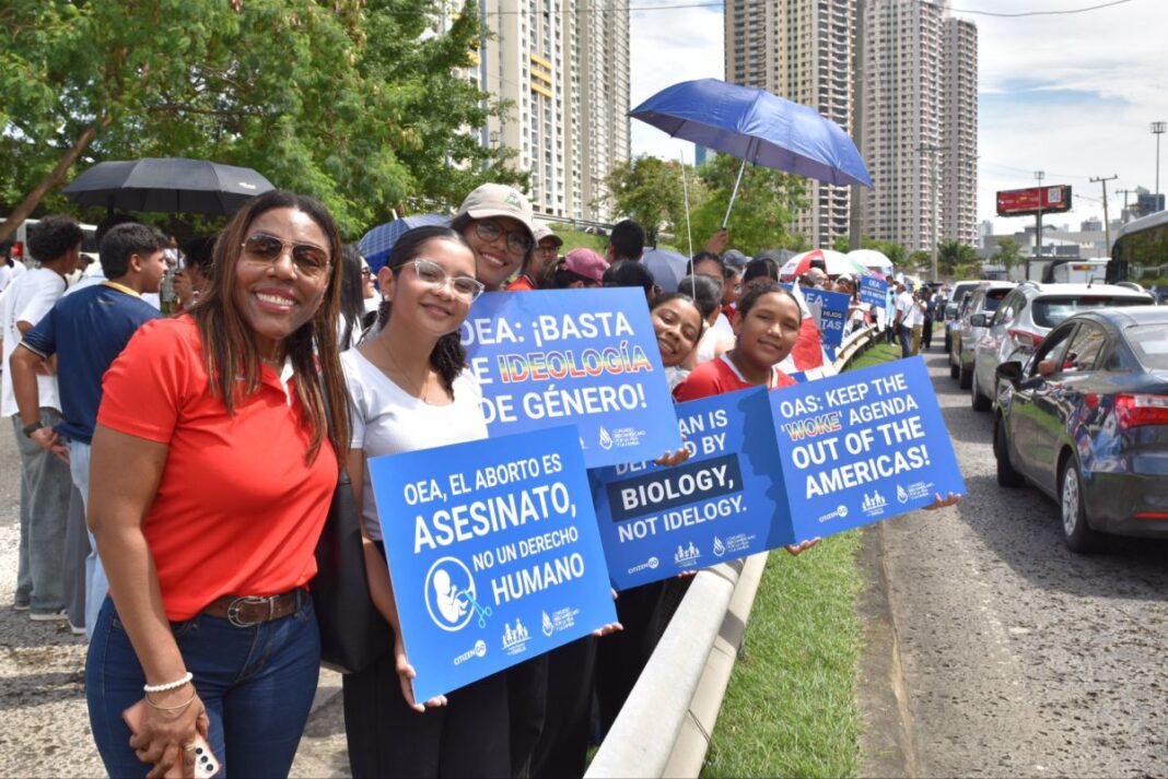 Ciudadanos se movilizan frente a la OEA para rechazar la agenda woke en América Latina Ciudadanos se movilizan frente a la OEA para rechazar la agenda woke en América Latina