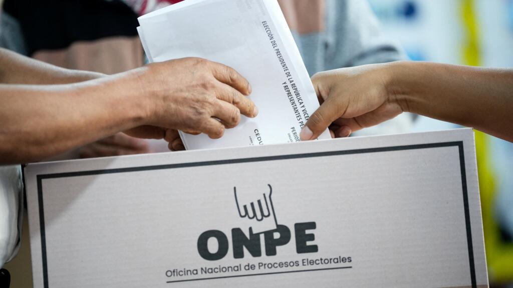 Presidenciales en Perú: Entre chamanes, mano negra y la ONPE Presidenciales en Perú: Entre chamanes, mano negra y la ONPE