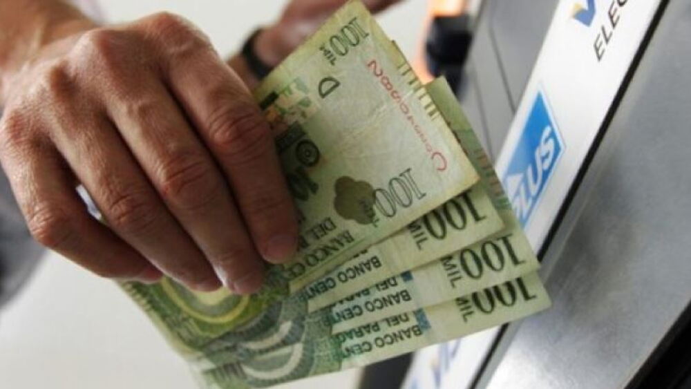 Salario mínimo favorece a una minoría y perjudica a la mayoría Salario mínimo favorece a una minoría y perjudica a la mayoría