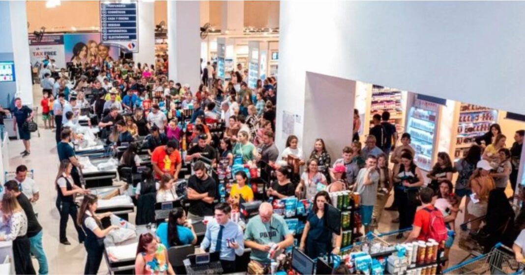Actividad comercial mantiene una tendencia positiva y acumula crecimiento de 4,5% hasta mayo Actividad comercial mantiene una tendencia positiva y acumula crecimiento de 4,5% hasta mayo