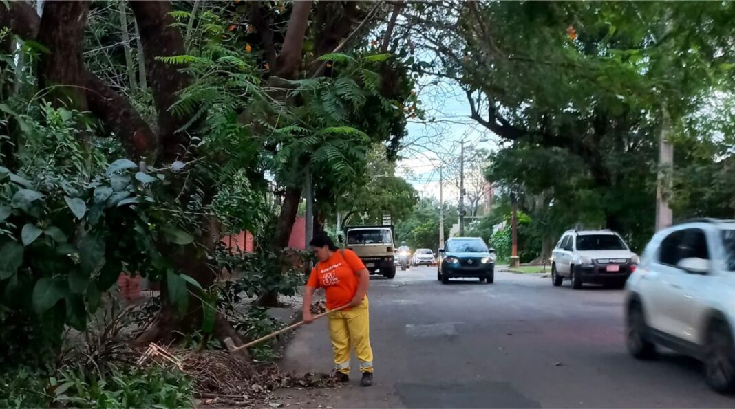 Asunción intensifica limpieza urbana y retira más de 28.000 kilos de residuos en una jornada especial Asunción intensifica limpieza urbana y retira más de 28.000 kilos de residuos en una jornada especial