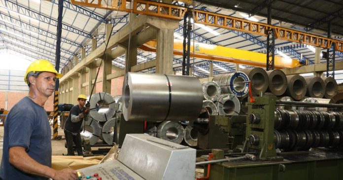 Importaciones de materias primas superan los USD 237 millones y fortalecen la producción industrial Importaciones de materias primas superan los USD 237 millones y fortalecen la producción industrial