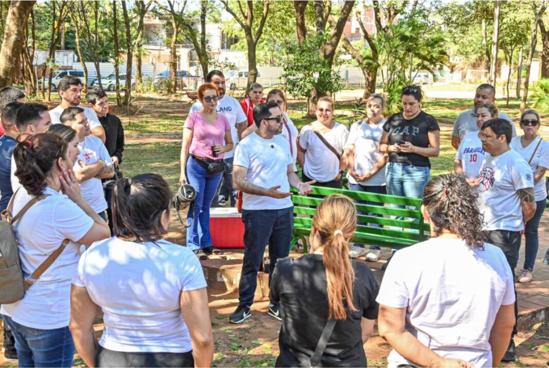 Bello apuesta por sacar la Municipalidad a la calle con un operativo que movilizó a 1.500 funcionarios Bello apuesta por sacar la Municipalidad a la calle con un operativo que movilizó a 1.500 funcionarios