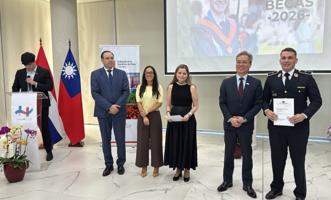 76 jóvenes paraguayos reciben becas universitarias para estudiar en Taiwán 76 jóvenes paraguayos reciben becas universitarias para estudiar en Taiwán