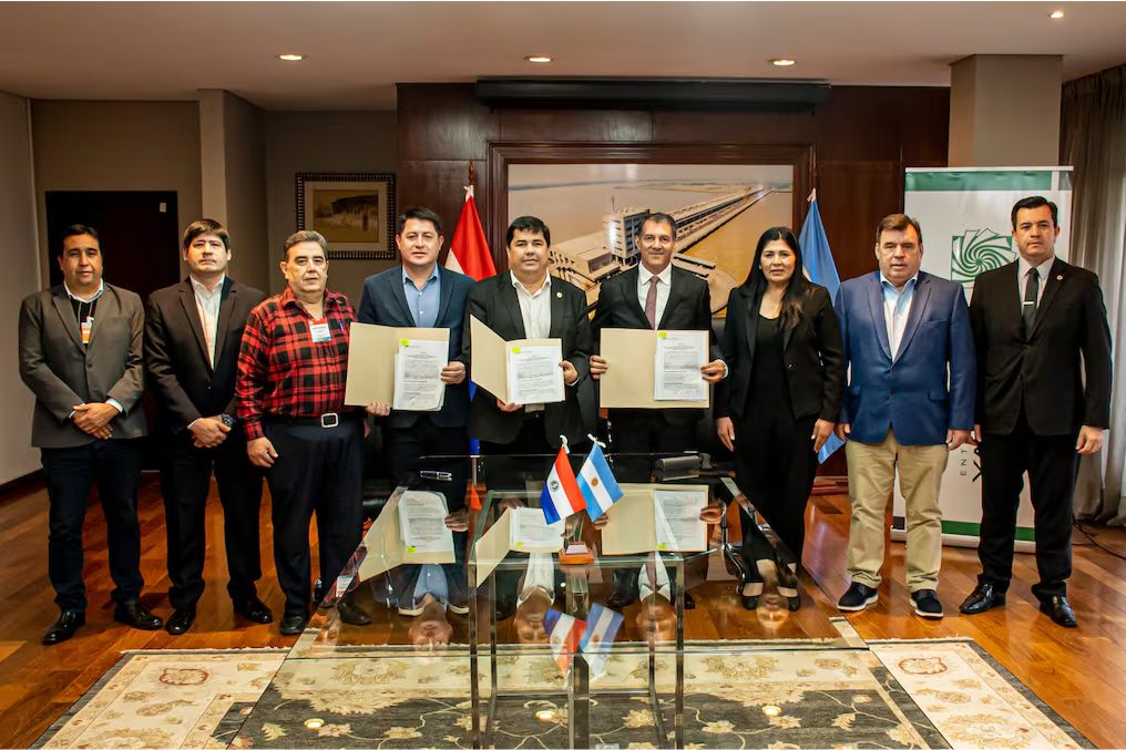 Yacyretá destina G. 8.000 millones para fortalecer a pequeños productores de Caazapá y Ñeembucú Yacyretá destina G. 8.000 millones para fortalecer a pequeños productores de Caazapá y Ñeembucú