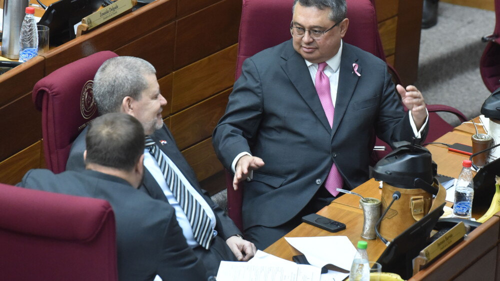 Senadores buscan poner freno a los privilegios que paga el contribuyente Senadores buscan poner freno a los privilegios que paga el contribuyente