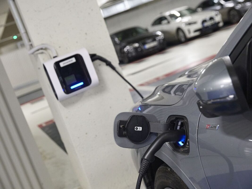 Francia y Alemania presionan a Bruselas para mantener los motores de combustión más allá de 2035 Francia y Alemania presionan a Bruselas para mantener los motores de combustión más allá de 2035