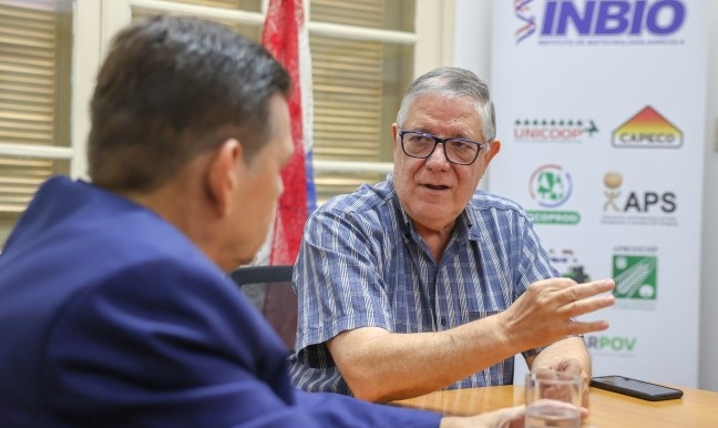 De la entrega de tierras al desarrollo de la mano de los sectores productivos De la entrega de tierras al desarrollo de la mano de los sectores productivos