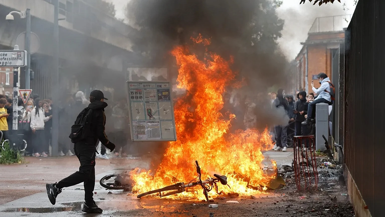 Protestas estudiantiles sacuden Francia – Faro